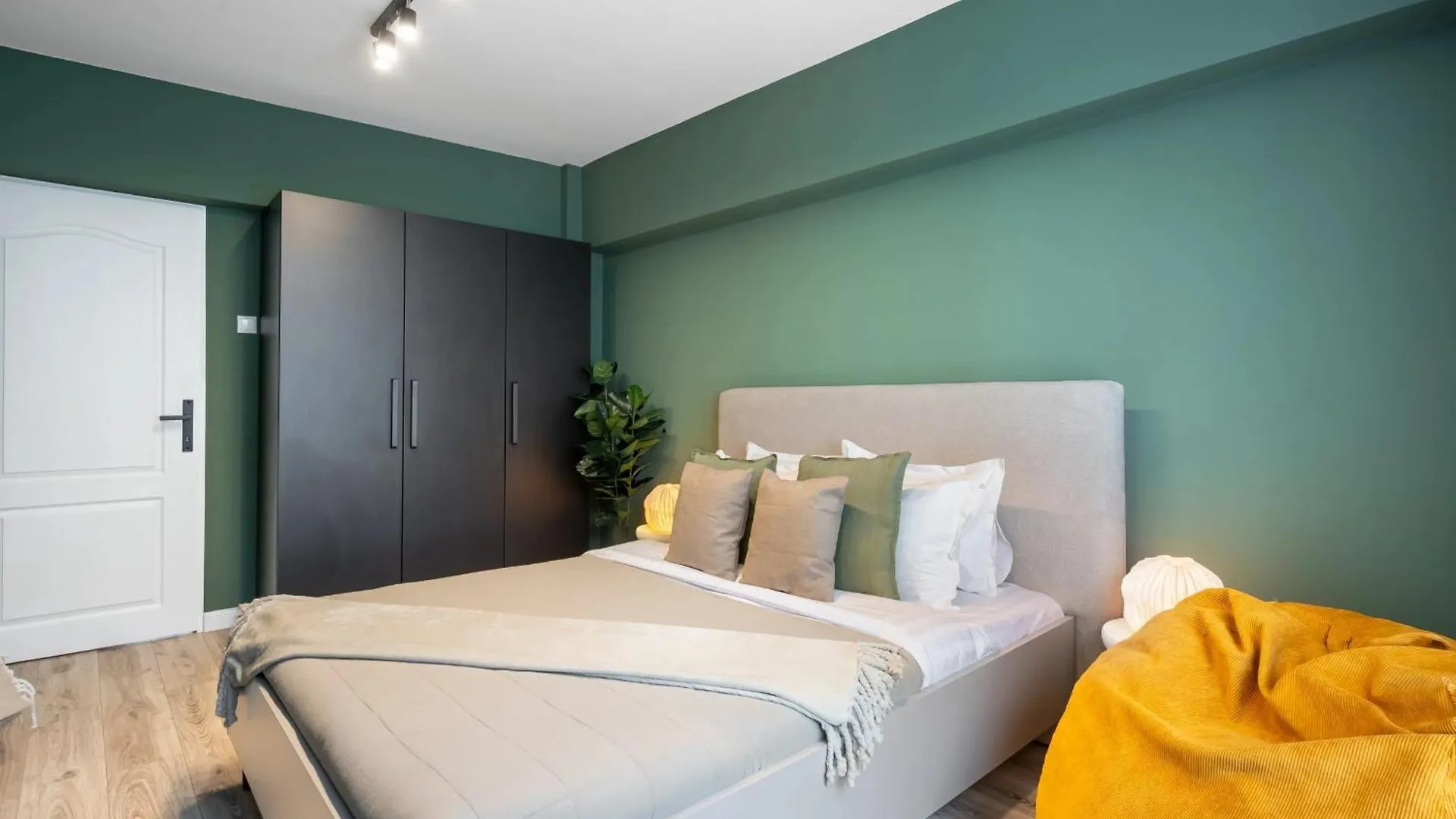 Colorful & Bright 2Br On Iconic Calea Victoriei Lägenhet Bukarest 0*,