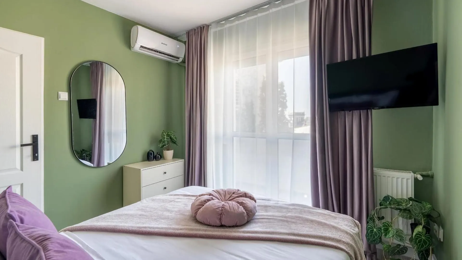 Colorful & Bright 2Br On Iconic Calea Victoriei Lägenhet Bukarest